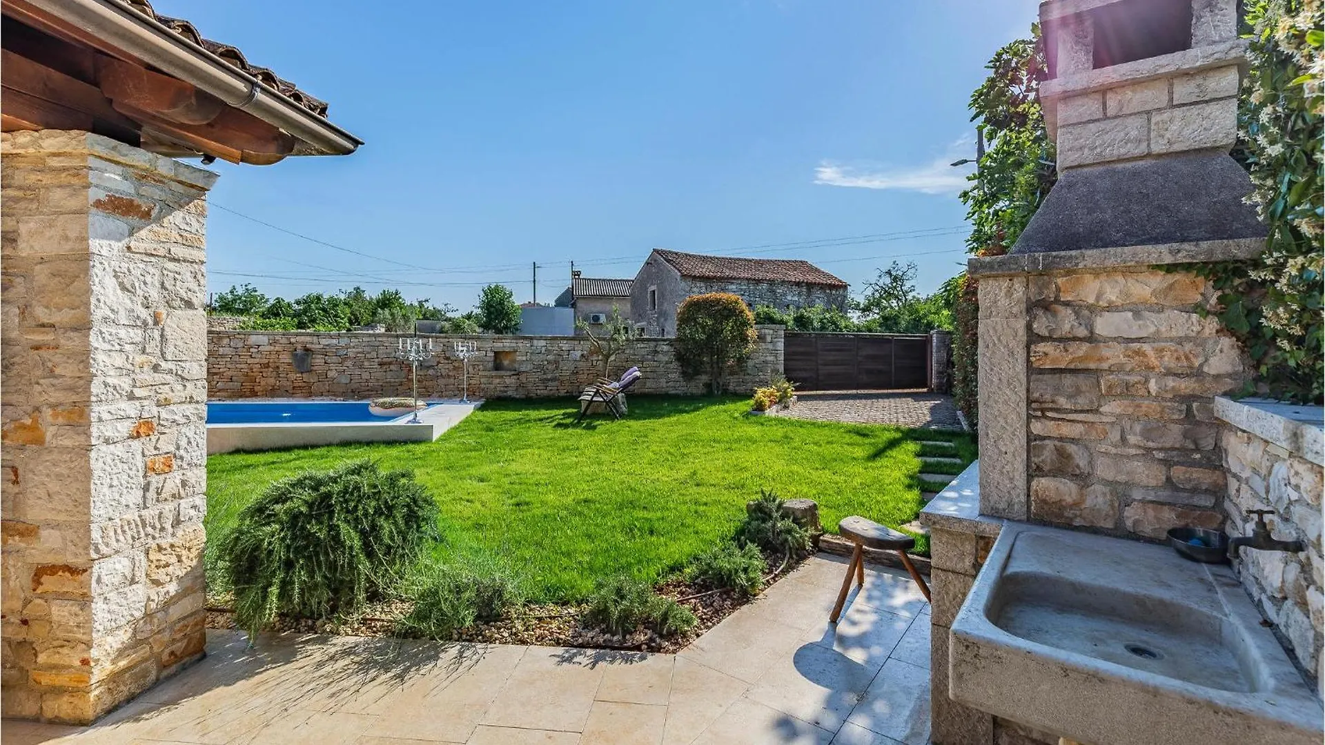 2 Bedroom Lovely Home In Šišan 0*,  Κροατία